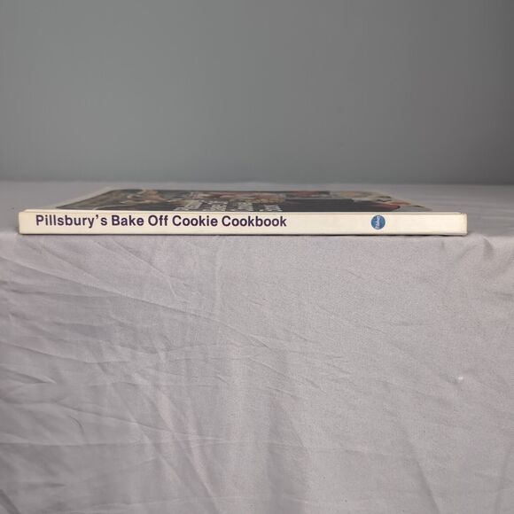 Pillsbury's Bake-Off Cookie Book Prize Winning Favorites Cookbook 1967 - Picture 3 of 12
